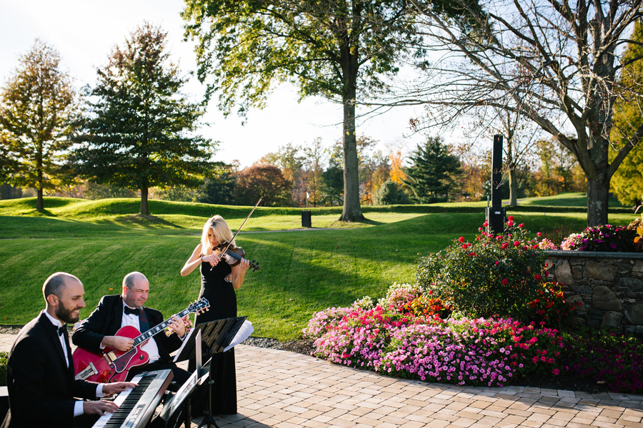 A live wedding band plays outside at West Hills Country Club